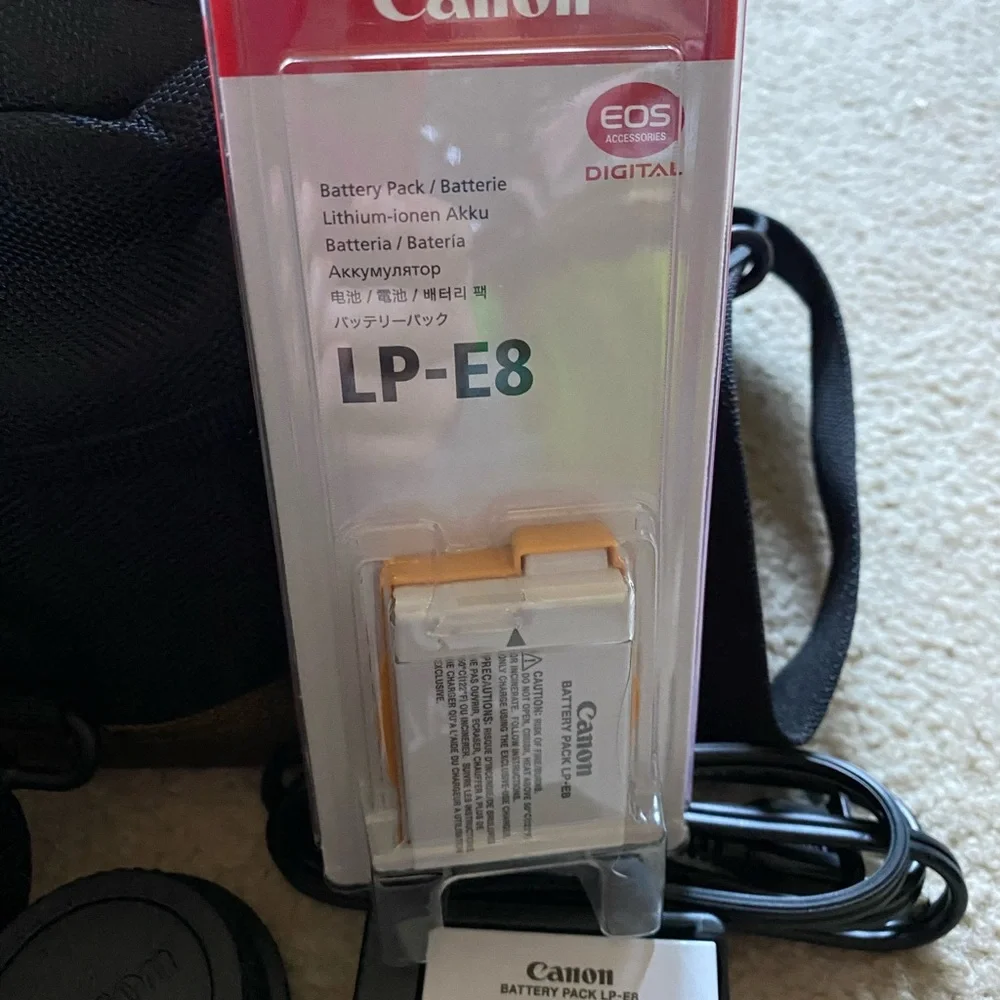 Canon EOS 600D DSLR Camera Kit - Black